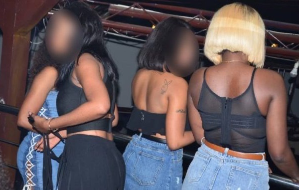 Boite de nuit « Chez Jaraaf » : Surpris en pleine soirée dansante, le propriétaire et plusieurs personnes ont été arrêtés.