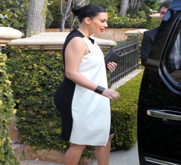Kim Kardashian enceinte: enfin un vrai gros ventre rond?