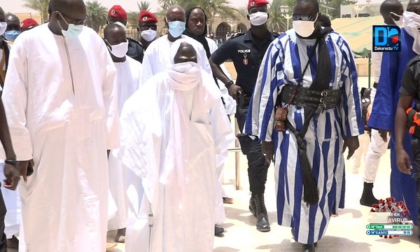 INHUMATION DE SERIGNE ABASS : Le Khalife, accompagné de son porte-parole, s'est rendu à Darou Moukhty.