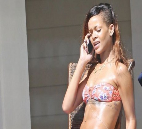 Rihanna, torride et en bikini sexy à Hawaii