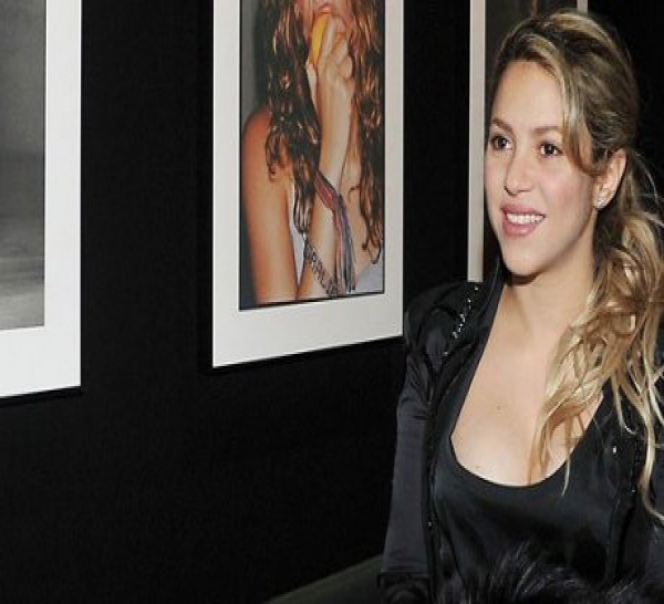 Shakira : décolleté ravageur et ventre plat un mois après son accouchement !