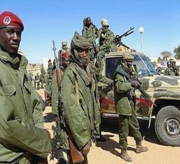 Le « Brillantissime » succès de l’armée de Deby au Mali, butte à la réticence de Paris et d’Alger : Idriss Deby indigné face au déficit médiatique !