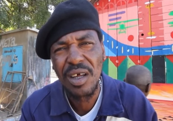Le rappeur 10.000 problèmes apprend le décès de sa mère au tribunal.