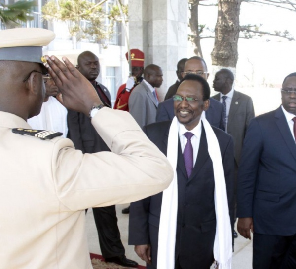 Les images de l'arrivée du président par intérim du Mali à Dakar , Mr Dioncounda Traoré