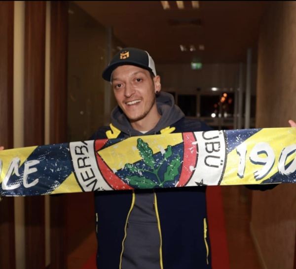 Transfert : Mesut Ozil rejoint le Fenerbahçe et la Super Lig Turc !