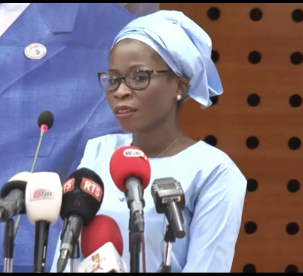 Présidence CAF : Seynabou Dial (Ambassadeur du Sénégal au Cap-Vert), adoube Augustin Senghor à Praia.