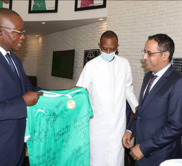 Élection présidence CAF : Ahmed Yahya reçu par le ministre des sports, Matar Bâ.