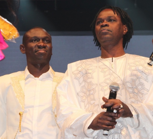 Pape Diouf et son invité d'honneur Baba Maal en compagnie de Mbaye Dieye Faye au "Grand Bégué" du Zénith de Paris