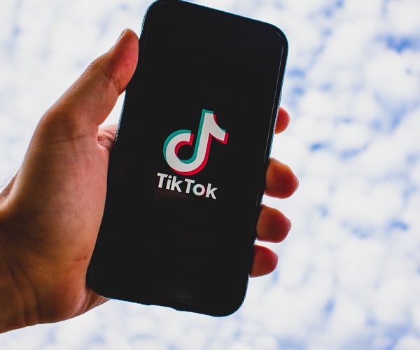 Réseaux Sociaux : Plainte en Europe contre TikTok...