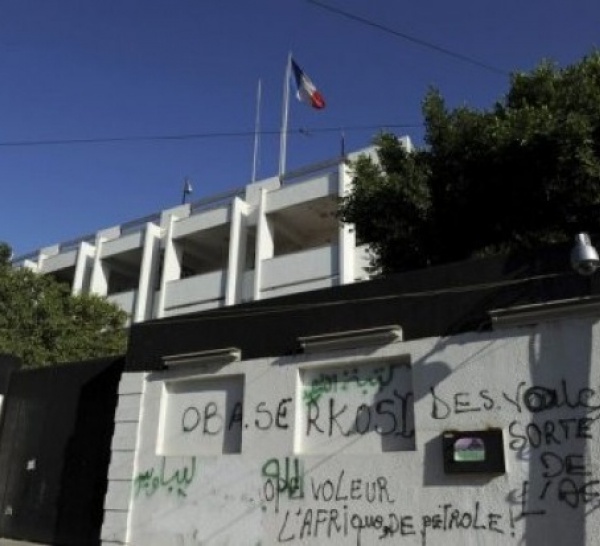 Attentat contre l'ambassade de France à Tripoli: deux gardes blessés