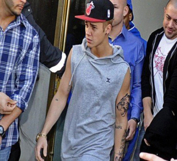 Justin Bieber : il s'offre deux nouveaux tatouages d'un coup !