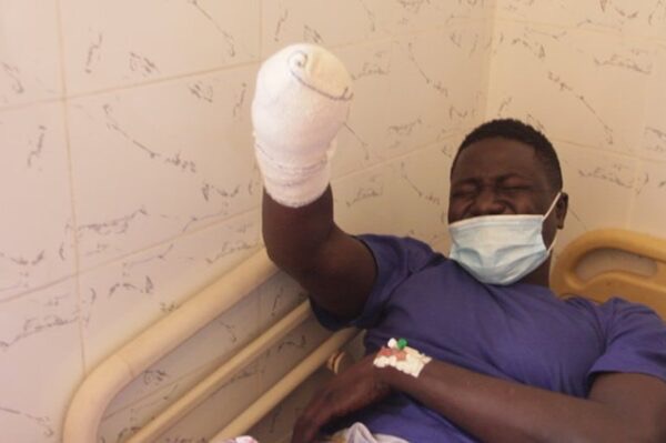 Arrestation et conduite de Cheikh Diouf au Pavillon spécial de Le Dantec : condamné par contumace à 5 ans pour vol violent, il était aussi recherché pour un cambriolage à main armée.