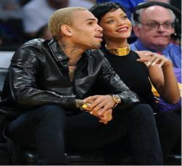 Rihanna : Le père de Chris Brown craint que leur relation ne se termine par une terrible tragédie !