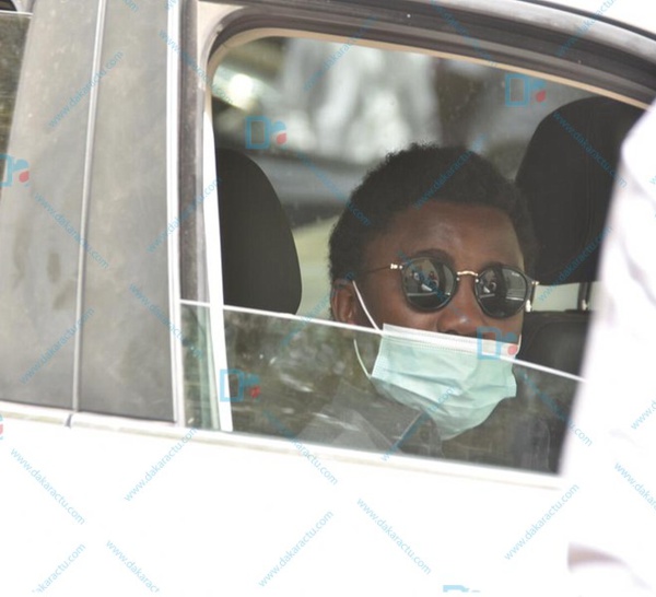 Décès du chanteur Thione Ballago Seck : les 1ères images à l'hopital Fann