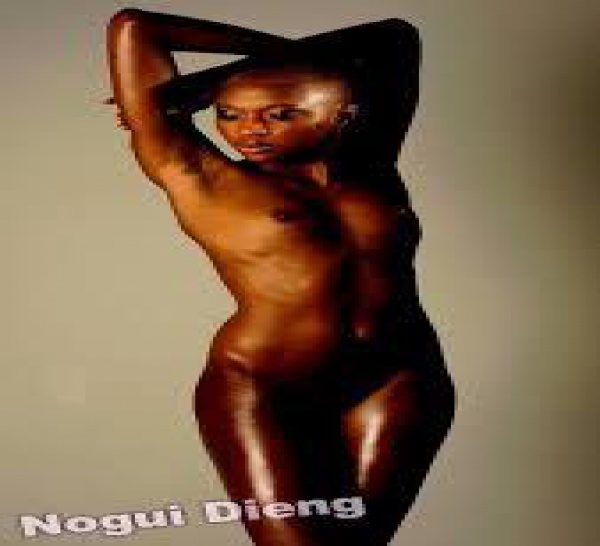 Le mannequin sénégalais Nogui Diend pose nue