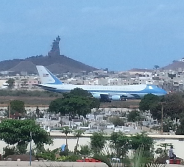 Air Force One vient de décoller de l'aéroport de Dakar pour l'Afrique du Sud (PHOTOS)