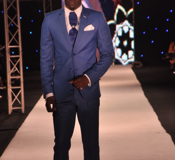 L'un des mannequins hommes les plus sollicités du moment Baidish en mode défilé