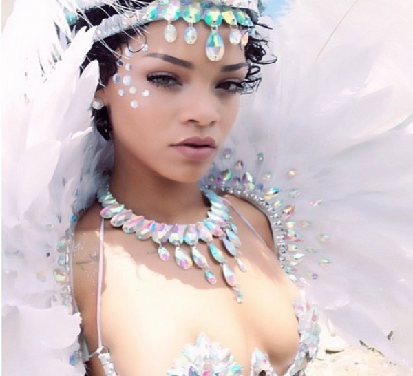 Rihanna met le feu au carnaval de La Barbade