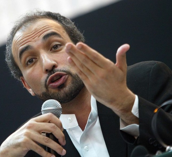 L’administrateur de Dakaractu se fait agresser et insulter par Tariq Ramadan. 