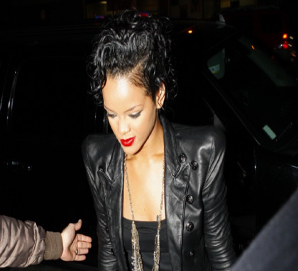Rihanna : après les MTV Video Music Awards, elle passe en mode sexy pour faire la fête avec Drake 