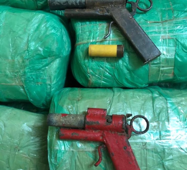 MBOBÈNE PEULH ET BABA GARAGE / 03 hommes arrêtés, 1 fugitif recherché, 02 armes à feu et 55 legs de chanvre saisis.