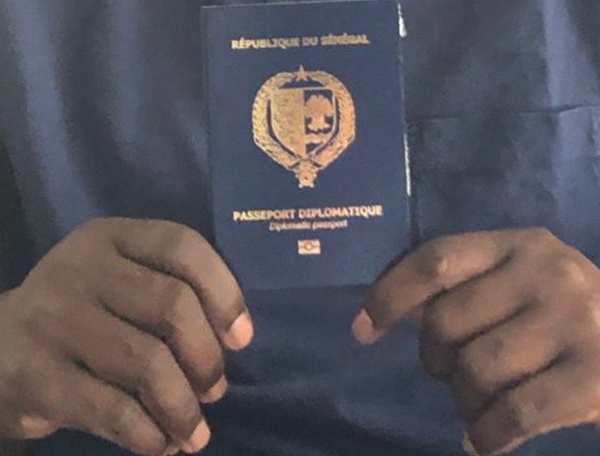 Mr le Président, de grâce supprimez le passeport des épouses et époux des députés car la honte est grande!