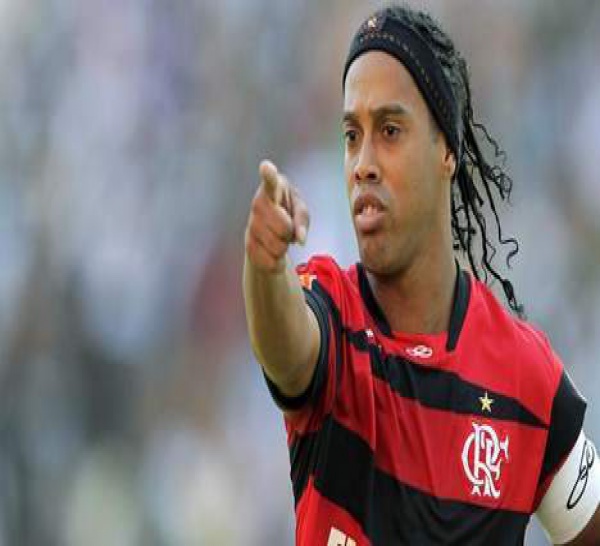 Ronaldinho blessé et incertain pour le Mondial des clubs