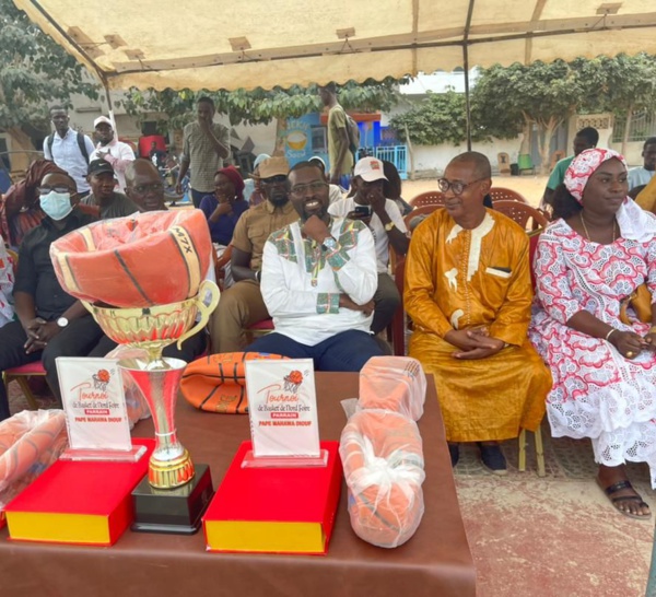 Pape Mahawa Diouf soutient les jeunes basketteurs de la commune de Yoff