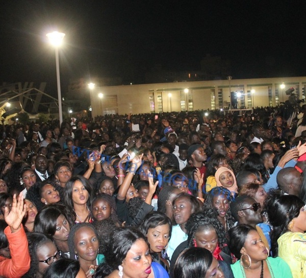 Les fans du 'Super étoile' intenables lors du grand bal de Dakar