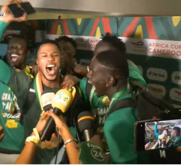 [🔴LIVE- Stade Olémbé]  : Ambiance de folie apres la victoire des Lions...