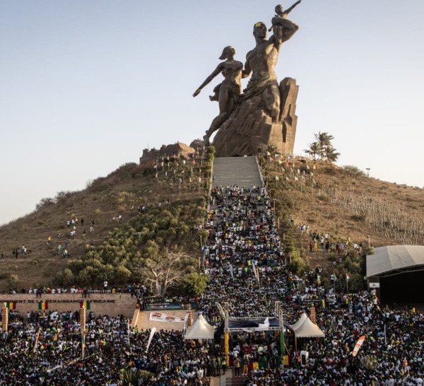 Monument de la Renaissance : plus de 20.000 personnes en joie après la première victoire historique !