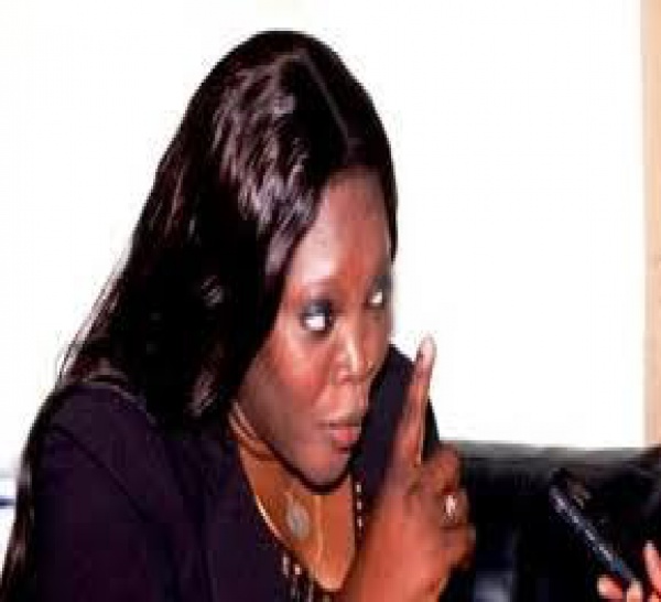 Ndella Madior Diouf sur l’actualité  "La justice n'a qu'à libérer Karim, si elle n'a pas de preuve, (...) " Ces attaques contre  Mimi Touré, c'est de la violence faite aux femmes (...)"