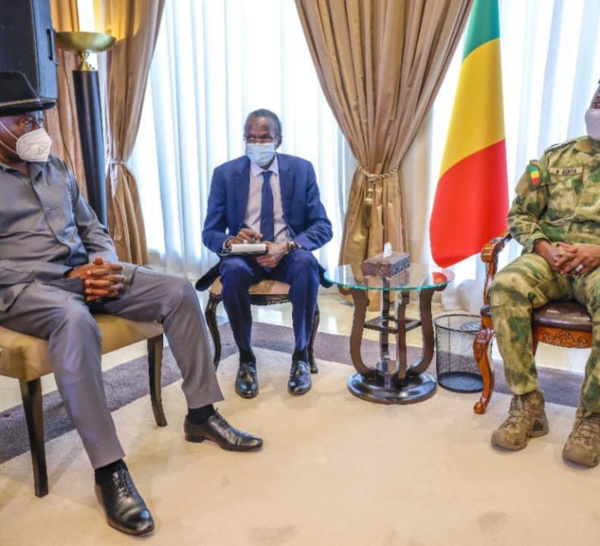 Mali: le médiateur ouest-africain a quitté Bamako sans accord sur une date des élections