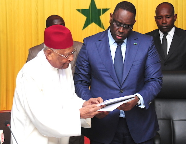 Monsieur le président Macky Sall, le Doyen Makhtar Mbow et son équipe méritent plutôt des félicitations et le respect, que des invectives de vos partisans.