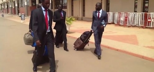 International libéral- La délégation sénégalaise bloquée à Ouagadougou « Sénégal Airlines » a supprimé son vol sans avertir, pestent Thierno Bocoum et Cie