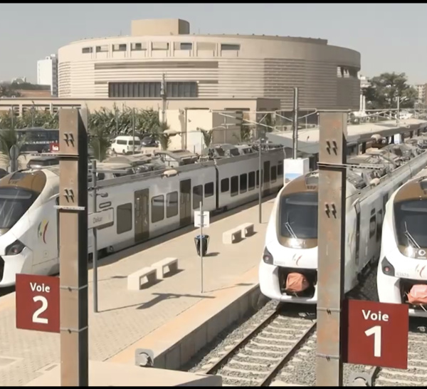 Reportage / Transport de masse, le TER contre la pollution et les embouteillages à Dakar.
