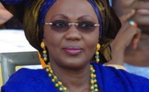 Aminata Tall chez Cheikh Bass Abdou Khadre pour présenter ses condoléances