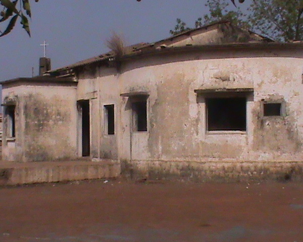 Kédougou-Les stigmates de la préfecture brûlée en 2008  suite à la mort de Sina Sidibé encore visibles.