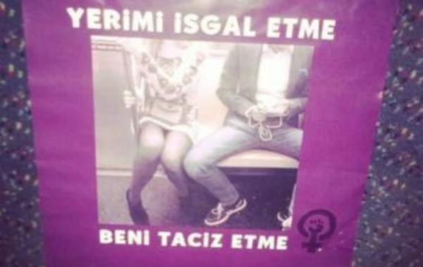 Les Turques demandent aux hommes : "Arrêtez d’écarter les jambes !" dans les transports
