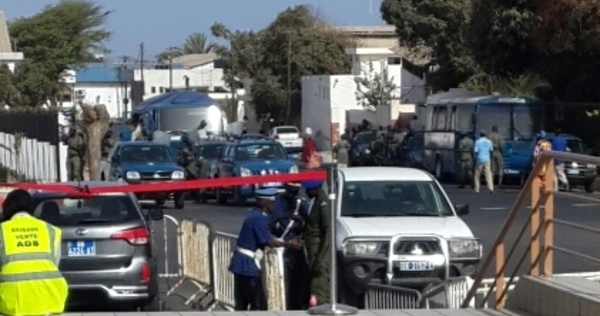 Accueil de Wade : Important dispositif de la gendarmerie déjà devant la porte du salon d'honneur de l'aéroport LSS