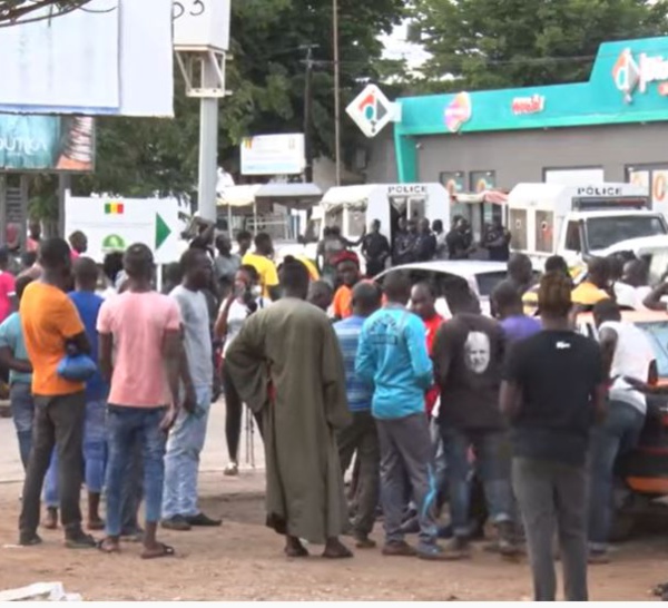 Meurtre d'un taximan à Bourguiba : les chauffeurs de taxi en colère crient leur ras le bol et réclament justice