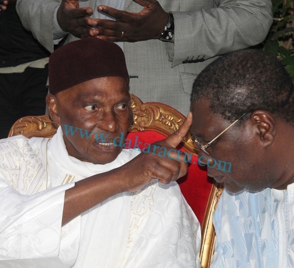 Venu présenter ses condoléances à Me Ousmane N'gom : Abdoulaye Wade dirige les prières...
