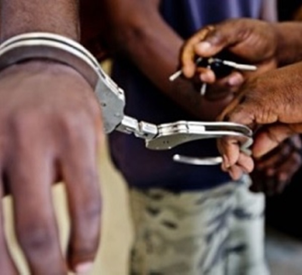 Scandale - Des mineurs dont un de ...7 ans,  menottés, risquent la prison: Le Garde des sceaux et le ministre de l'Intérieur interpellés!