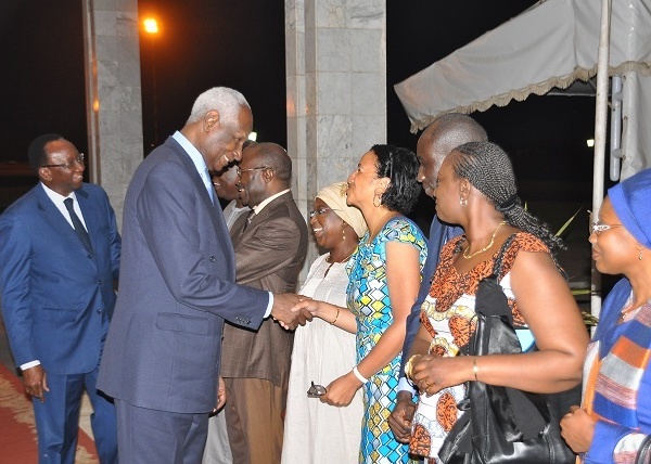 Exclusif Dakaractu- Les images de l'arrivée d'Abdou Diouf, venu participer à la conférence des ONG de la Francophonie