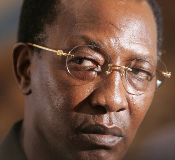 Pourtant Idriss Déby avait aussi fait des pas en avant, pour ralentir ensuite…