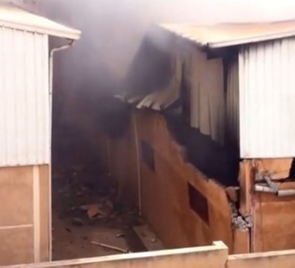 L'usine Darling ravagée par les flammes: Nébuleuse sur un incendie