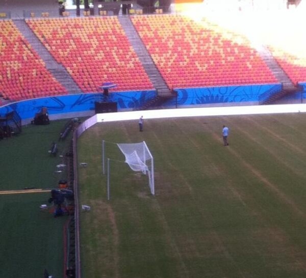 La pelouse de Manaus dans un état lamentable