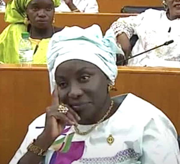 Exclusif Dakaractu - Coup de tonnerre à  Assemblée nationale : Mimi Touré rentre chez elle et refuse de voter pour le candidat de Macky Sall.