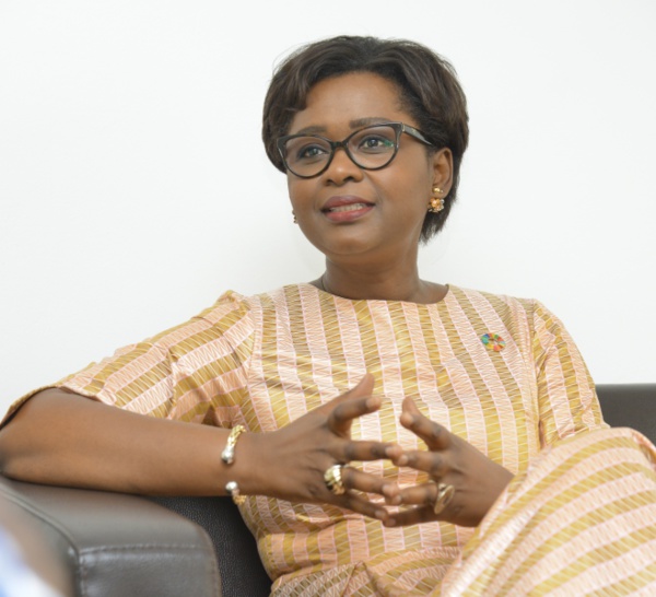 Oulimata Sarr, la nouvelle ministre de l’économie, du plan et de la coopération confie ses premiers mots à Dakaractu : « J’ai accepté de servir loyalement mon pays…Je démissionne des Nations Unies parce que c’est la patrie qui a appelé ! »