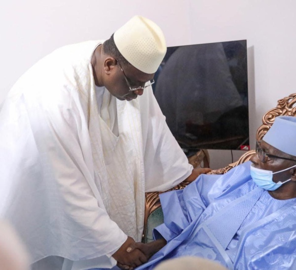 Visite officielle à Tivaouane, Macky Sall révèle les propos de son aparté avec le Khalife Général qui lui déclare… : « Lepp lofi amone, mofi nekk ba taay dji, dara wagnékoucii ! »